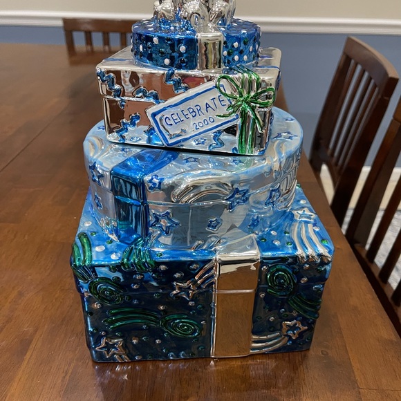 Linens and things Celebrates 2000 cookie jar - Picture 5 of 6